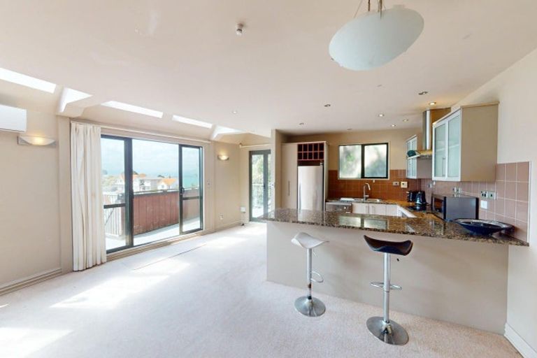 Photo of property in 14 Palliser Road, Roseneath, Wellington, 6011