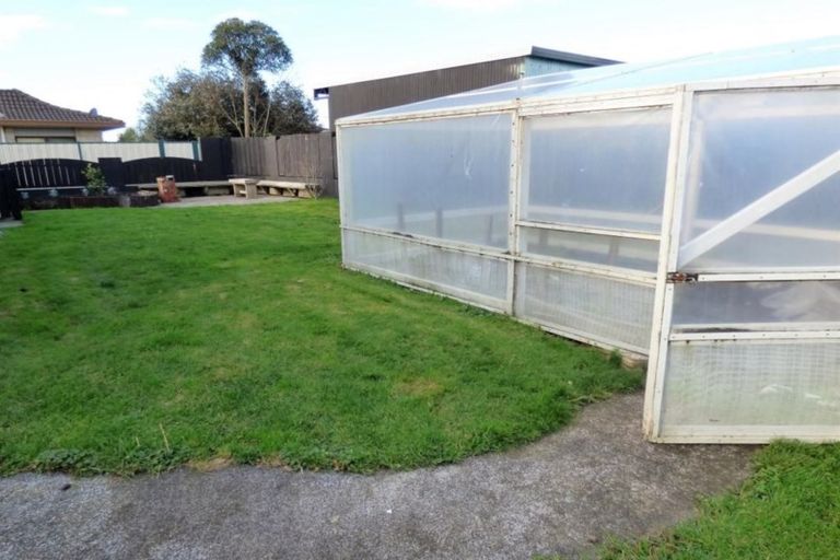 Photo of property in 17a Edgewater Parade, Waiuku, 2123