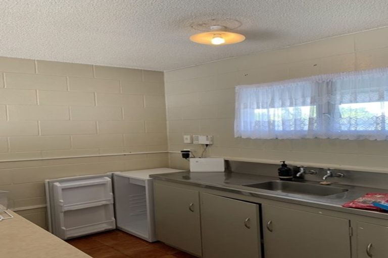 Photo of property in 8/32 Blockhouse Bay Road, Avondale, Auckland, 1026