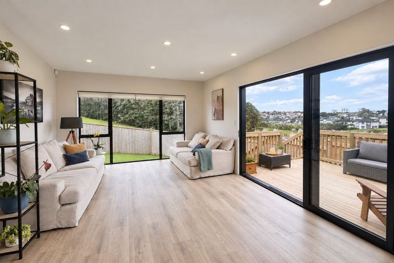 Photo of property in 38 Whakairo Crescent, Gulf Harbour, Whangaparaoa, 0930