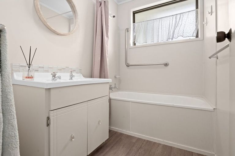 Photo of property in 4 Windleborn Lane, Melville, Hamilton, 3206