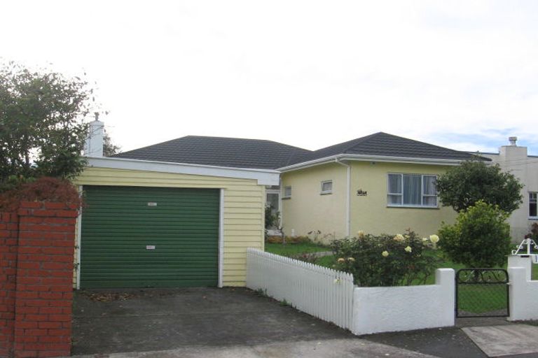 Photo of property in 10 Fairfield Avenue, Fairfield, Lower Hutt, 5011