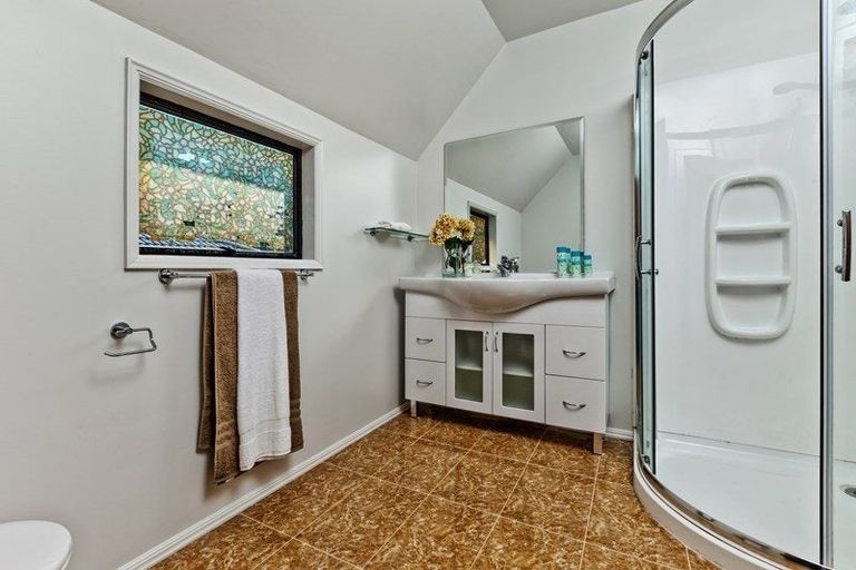 Photo of property in 6 Deverell Place, Northcross, Auckland, 0632