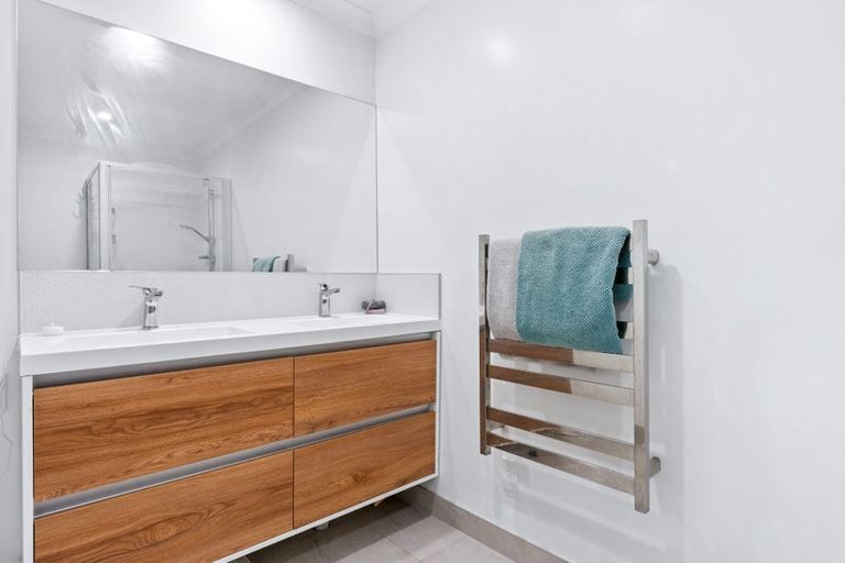 Photo of property in 11f Clearwater Cove, West Harbour, Auckland, 0618