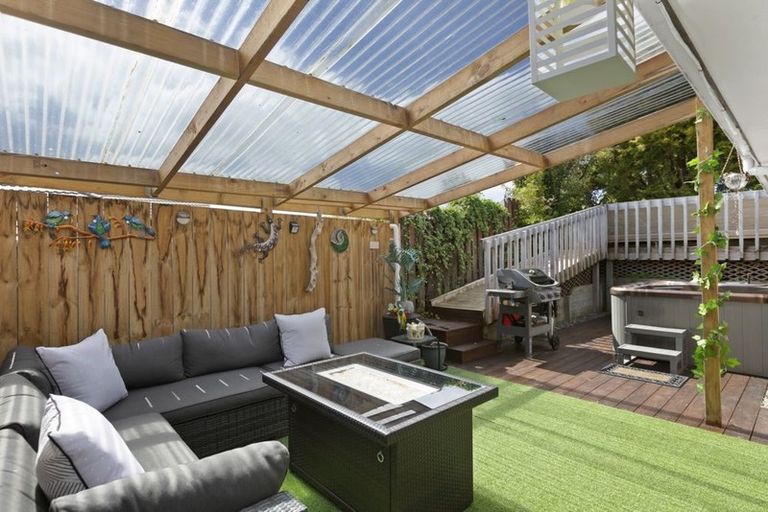 Photo of property in 1/15 Eastwood Rise, Browns Bay, Auckland, 0630