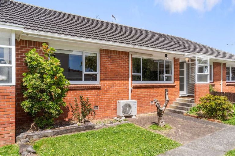 Photo of property in 4/134 Onewa Road, Northcote, Auckland, 0627