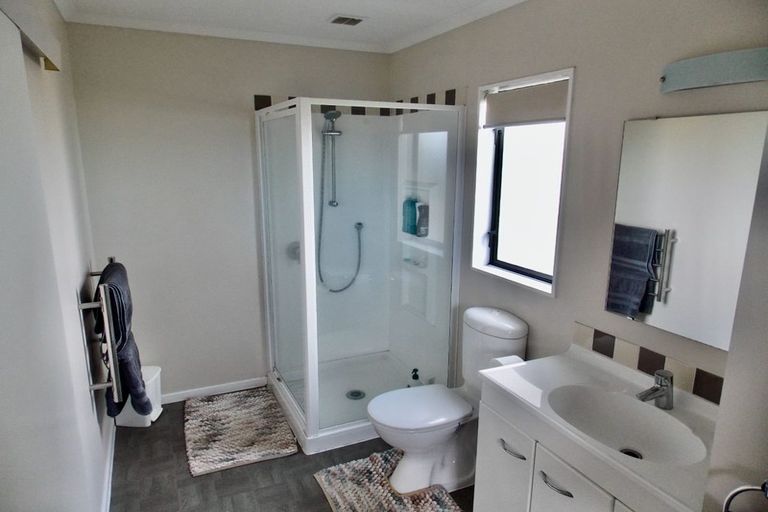 Photo of property in 8 Kauri Lane, Red Hill, Papakura, 2110