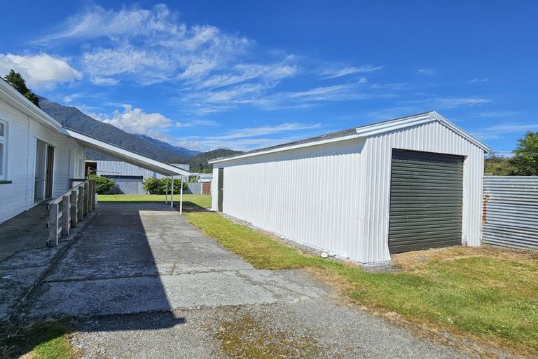 Photo of property in 15 Main Road, Whataroa, 7886