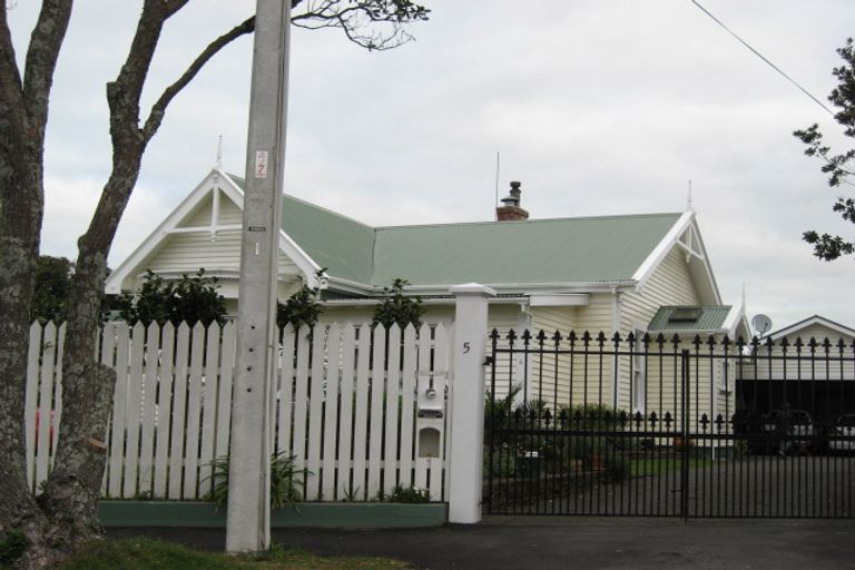 Photo of property in 5 Bedford Street, Fitzroy, New Plymouth, 4312