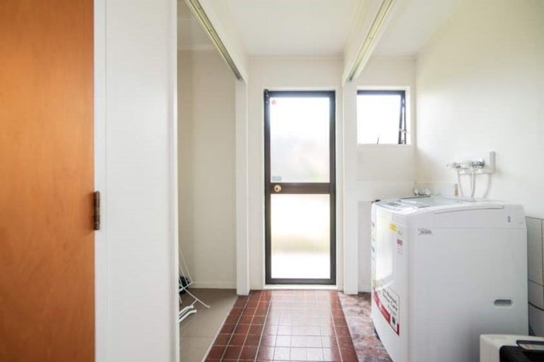 Photo of property in 1/386 Glenfield Road, Glenfield, Auckland, 0629