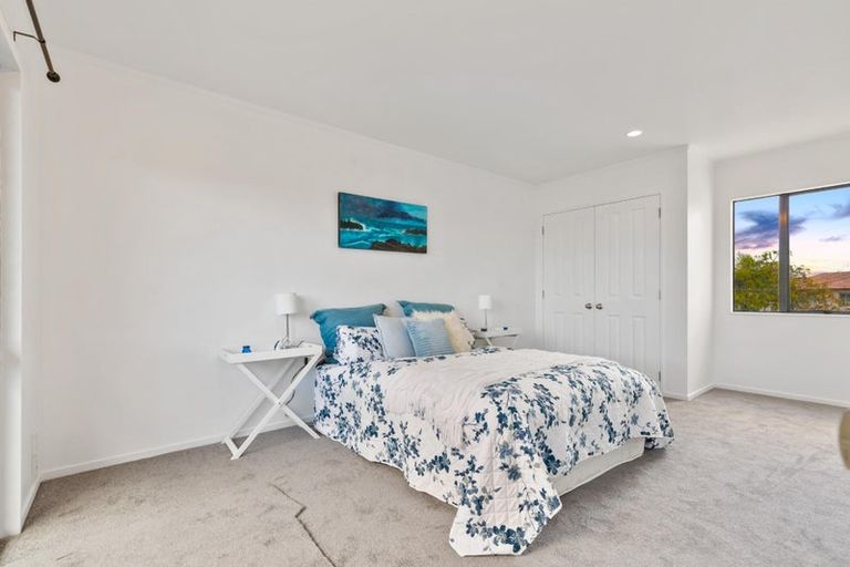 Photo of property in 32 Marinich Drive South, Ranui, Auckland, 0612