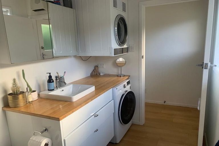 Photo of property in 1/20 Doris Gordon Crescent, Crofton Downs, Wellington, 6035