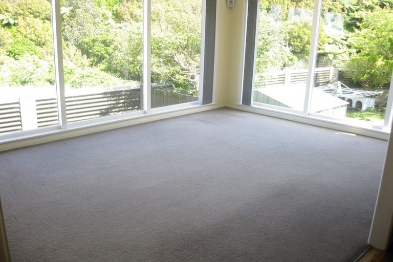 Photo of property in 18 Holly Grove, Maungaraki, Lower Hutt, 5010
