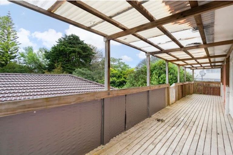 Photo of property in 16 Rotoiti Avenue, Pakuranga Heights, Auckland, 2010