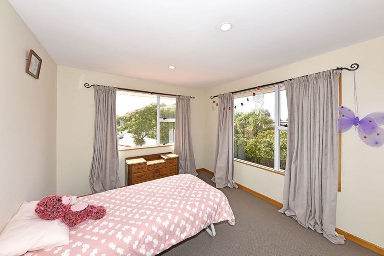 Photo of property in 11 Copperfield Close, Parklands, Christchurch, 8083