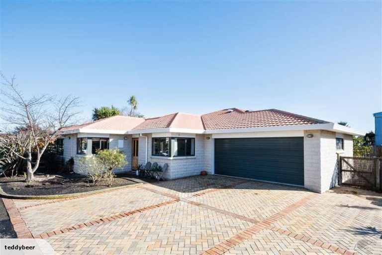 Photo of property in 15 Woburn Place, Takaro, Palmerston North, 4412