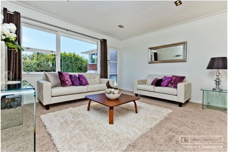 Photo of property in 2/4 Kowhai Road, Campbells Bay, Auckland, 0630