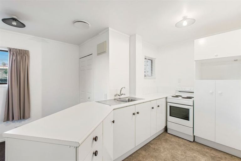 Photo of property in 65 De Luen Avenue, Tindalls Beach, Whangaparaoa, 0930