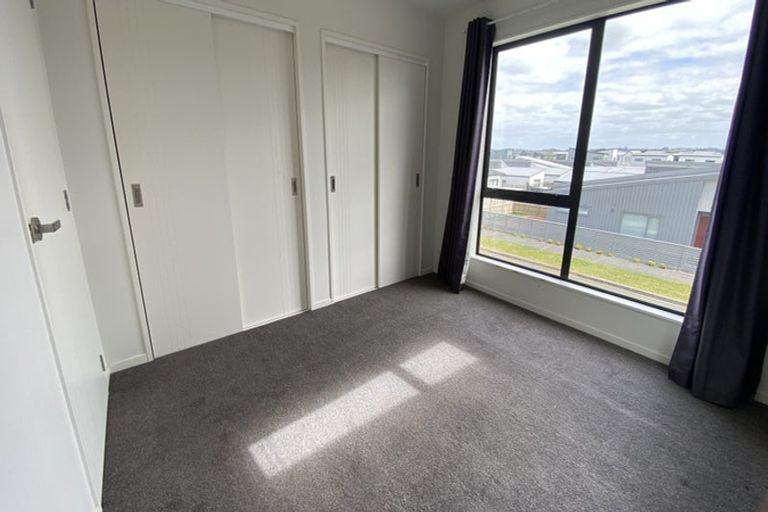 Photo of property in 6 Parahau Road, Papakura, 2110