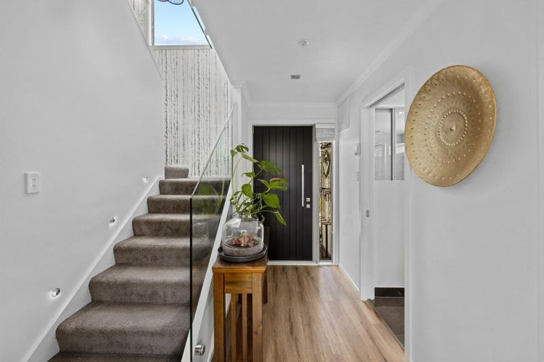 Photo of property in 2/52 Crofton Road, Harewood, Christchurch, 8051