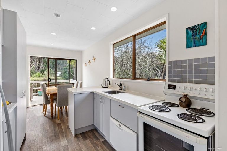 Photo of property in 34 Spinella Drive, Bayview, Auckland, 0629