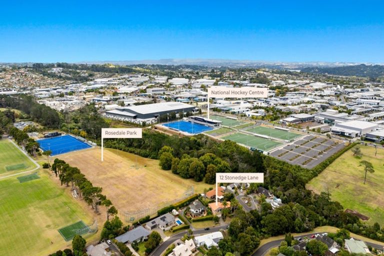 Photo of property in 12 Stonedge Lane, Rosedale, Auckland, 0632