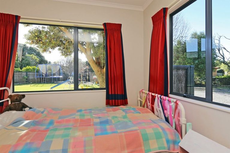 Photo of property in 32 Cedar Road, Te Awanga, 4102