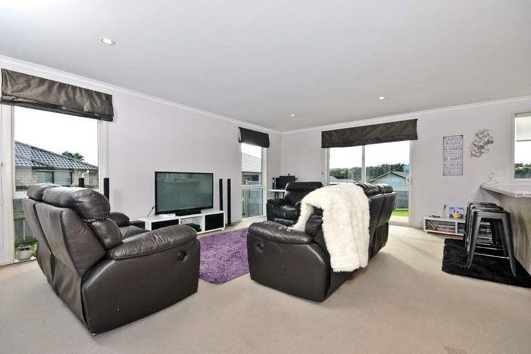 Photo of property in 18 Mcgowan Rise, Tuakau, 2121