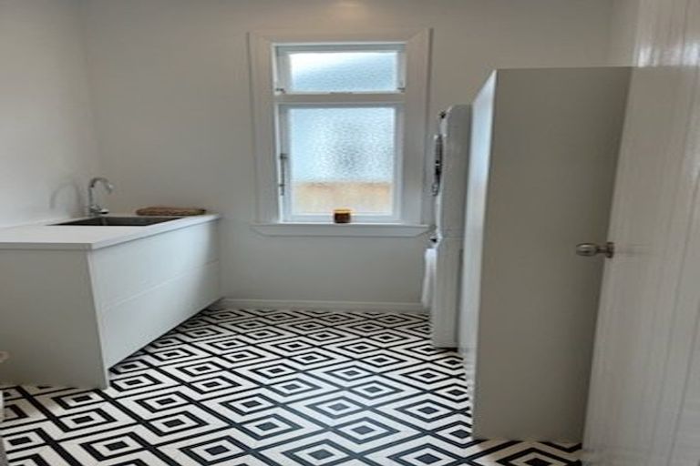 Photo of property in 37 Miro Street, Takaro, Palmerston North, 4410