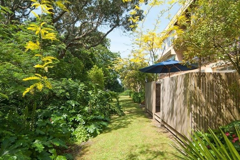 Photo of property in 3/73 Princes Street, Northcote Point, Auckland, 0627