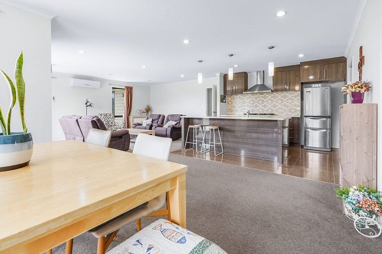 Photo of property in 64 Sirius Crescent, Rototuna North, Hamilton, 3210