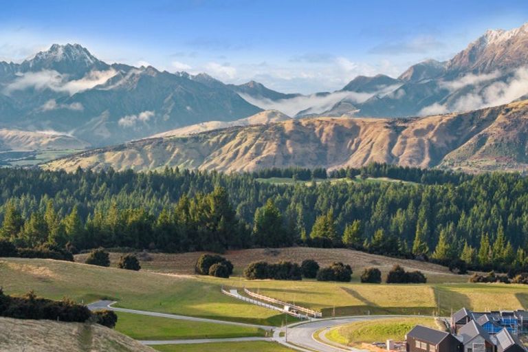 Photo of property in 35 Carrickmore Crescent, Wanaka, 9305