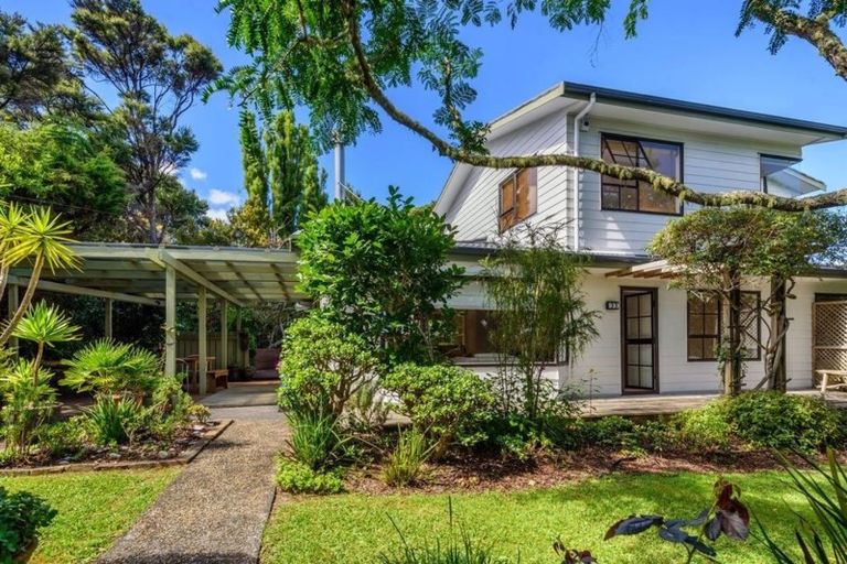 Photo of property in 19 Chatham Avenue, Paremoremo, Auckland, 0632