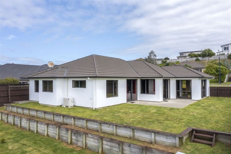 Photo of property in 17 Tongariro Drive, Aotea, Porirua, 5024