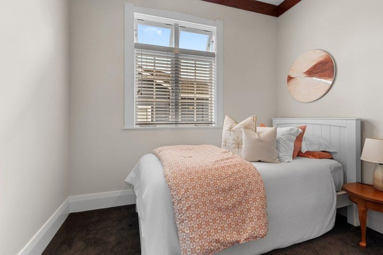 Photo of property in 24 Norwood Road, Bayswater, Auckland, 0622