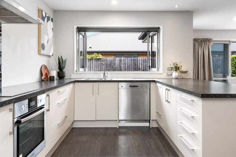 Photo of property in 15 Graycliffe Street, Halswell, Christchurch, 8025