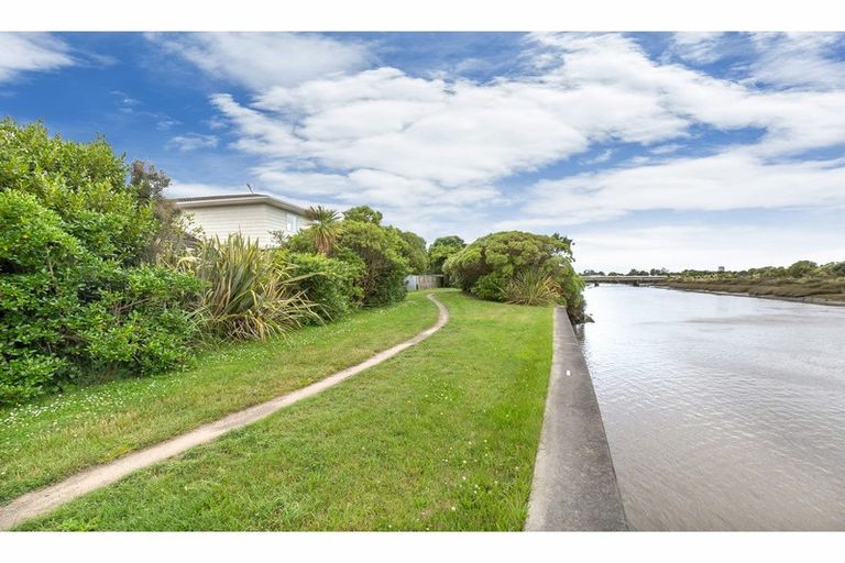 Photo of property in 32 Gould Crescent, Woolston, Christchurch, 8023