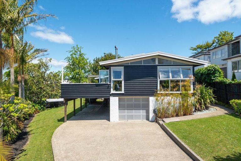 Photo of property in 12 Tyne Road, Forrest Hill, Auckland, 0620