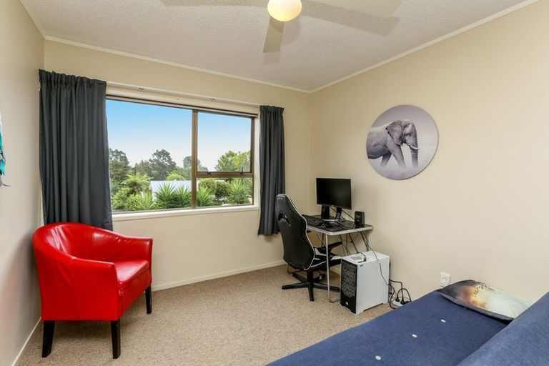 Photo of property in 100 Heta Road, Highlands Park, New Plymouth, 4312