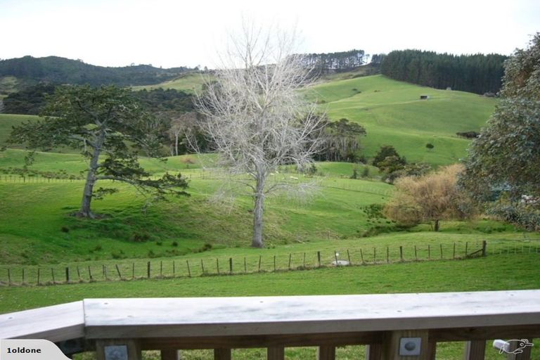 Photo of property in 90 Upper Orewa Road, Wainui, Silverdale, 0992