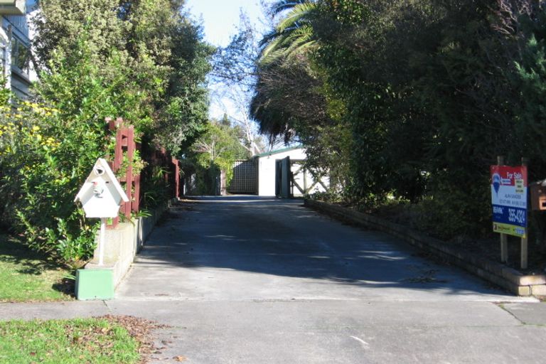 Photo of property in 2 Alma Place, Milson, Palmerston North, 4414