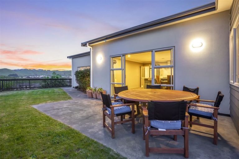Photo of property in 9 Tongariro Drive, Aotea, Porirua, 5024