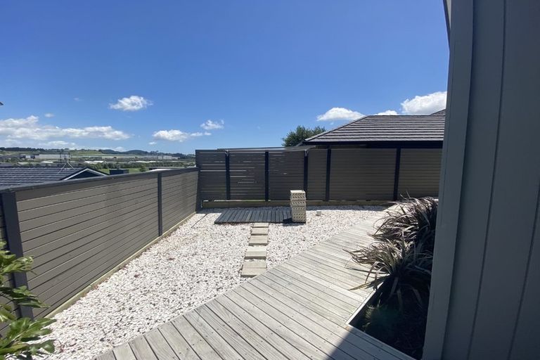 Photo of property in 24 Rochfort Crescent, Pyes Pa, Tauranga, 3112