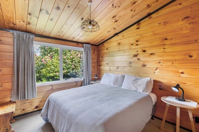 Photo of property in 28 Ewing Grove, Acacia Bay, Taupo, 3330