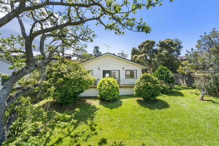 Photo of property in 115 Sunset Road, Totara Vale, Auckland, 0632