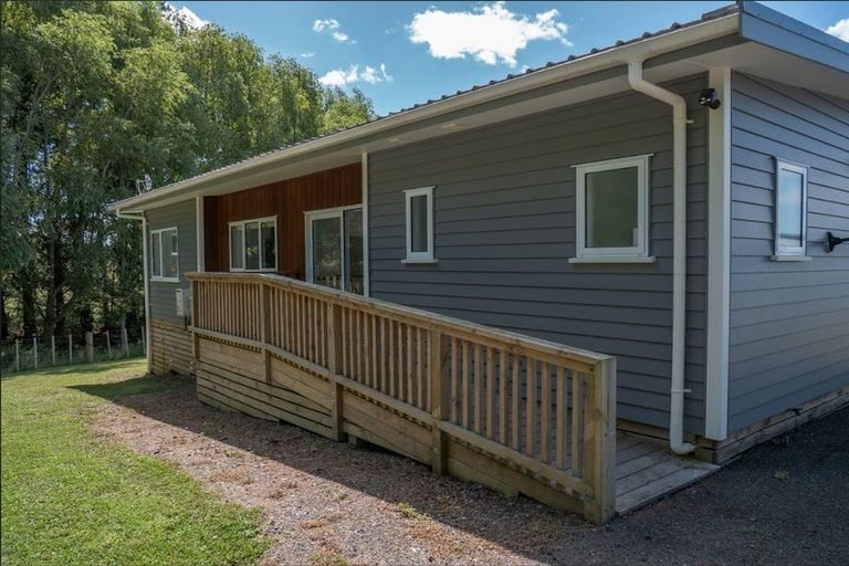 Photo of property in 35 Oram Drive, Turitea, Palmerston North, 4472