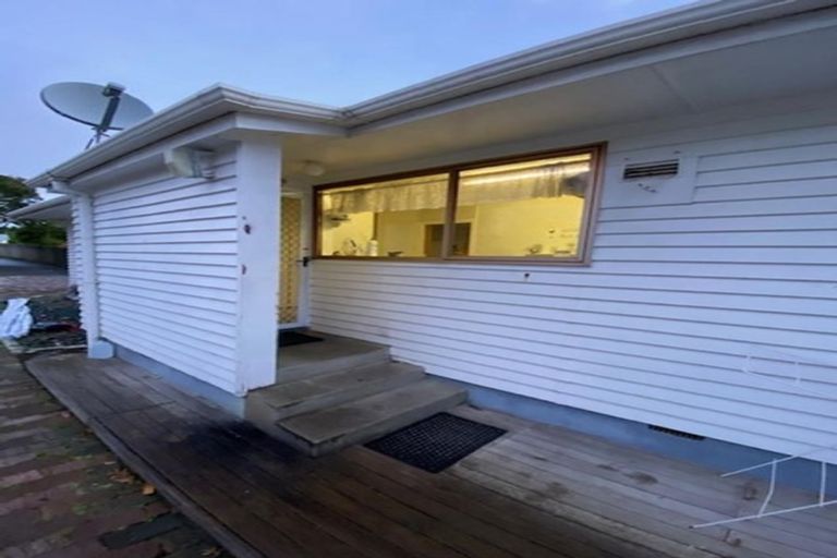 Photo of property in 13 Segedin Place, Glenfield, Auckland, 0629