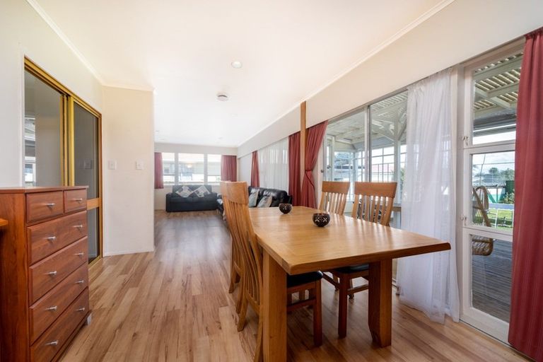 Photo of property in 92 Edgewater Drive, Pakuranga, Auckland, 2010