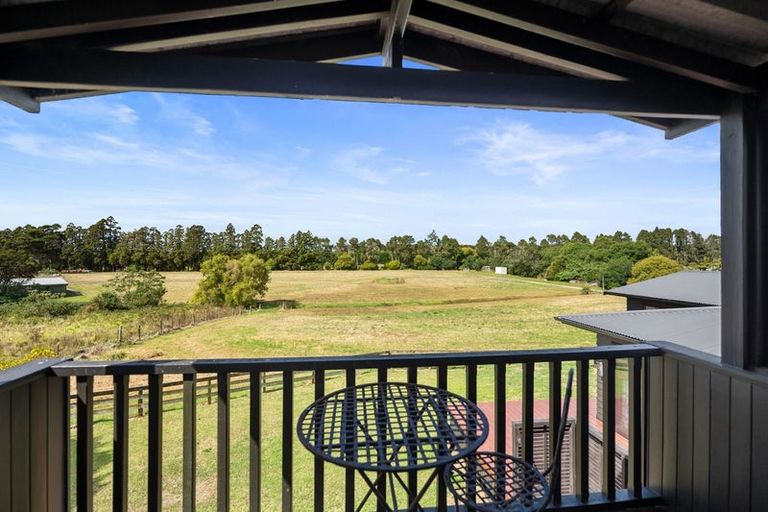 Photo of property in 216 Riverhead Road, Kumeu, 0892