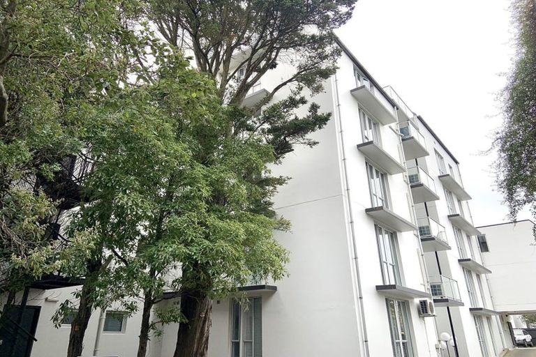 Photo of property in 2/15 Peterborough Street, Christchurch Central, Christchurch, 8013